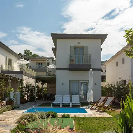 Sea And Sun Luxury Pools' Villas Chorefton Exterior photo