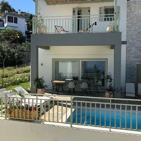 Sea And Sun Luxury Pools' Villas Chorefton Exterior photo